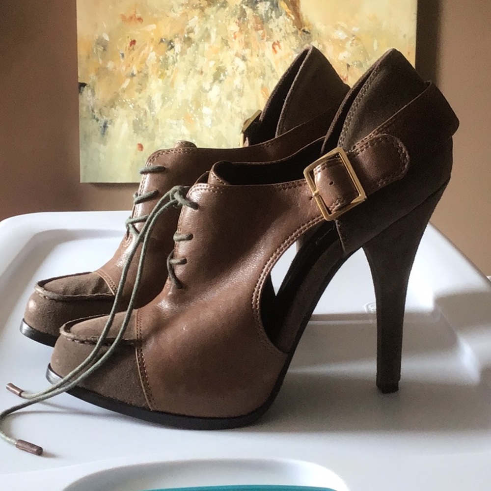 Elizabeth and James Casi Booties shoes suede 9